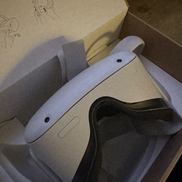 VR Headset Oculus Quest 2  like new! 265 GB - Picture 4 of 5